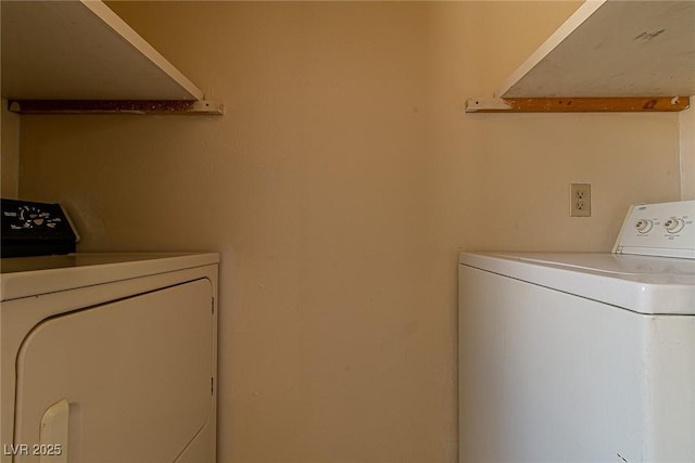 5170 S Pearl St, Las Vegas, NV 89120 - laundry room with washer and dryer