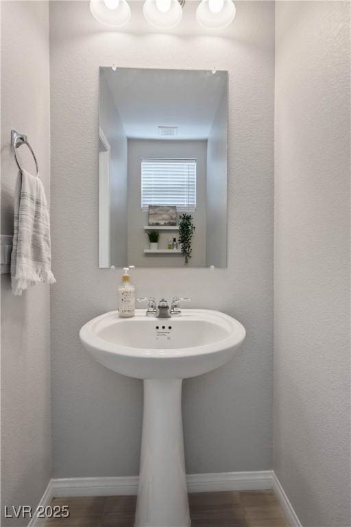bathroom featuring a sink