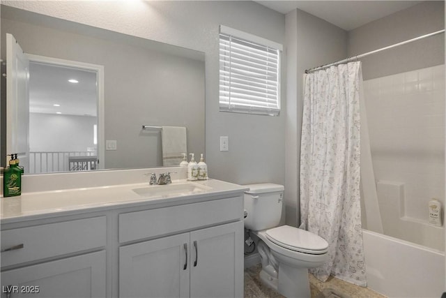 full bathroom featuring toilet, vanity, shower / bath combo, and recessed lighting