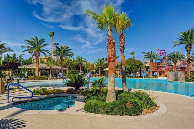 281 Powerbilt Ave, Las Vegas, NV 89148 - community pool with a community hot tub and a patio