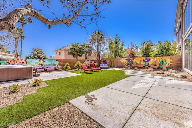 view of yard featuring a patio