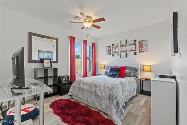 bedroom featuring light wood-style floors and a ceiling fan