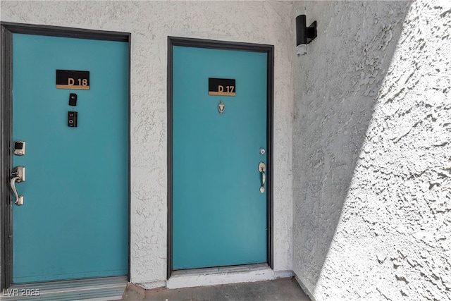 view of exterior entry with stucco siding
