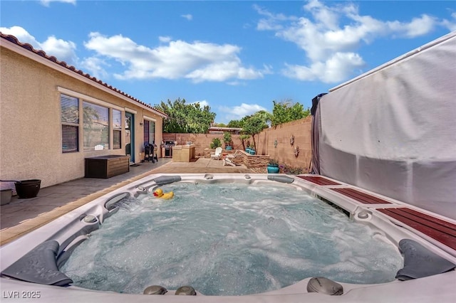 view of swimming pool featuring a hot tub and a fenced backyard