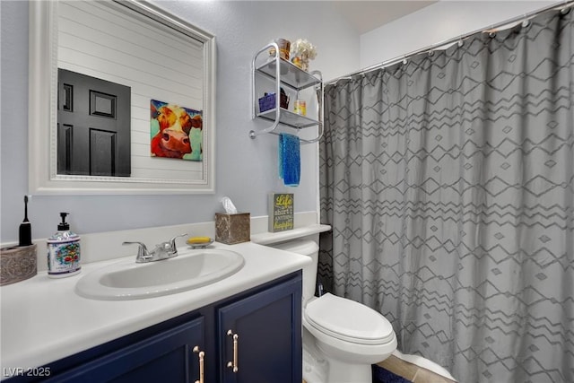 full bath with vanity, toilet, and a shower with curtain