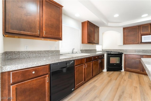 6821 Treble Clef Ave, Las Vegas, NV 89139 - kitchen featuring black appliances, a sink, light wood-style floors, recessed lighting, and light countertops