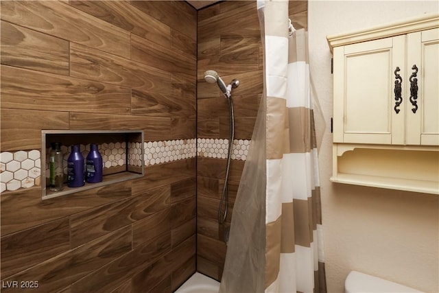 2822 La Palma Dr, Laughlin, NV 89029 - full bathroom featuring toilet and shower / tub combo