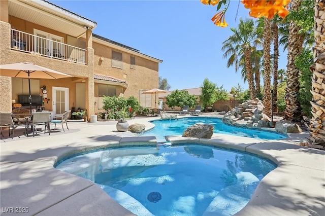 7301 Heggie Ave, Las Vegas, NV 89131 - view of pool featuring a patio and a pool with connected hot tub