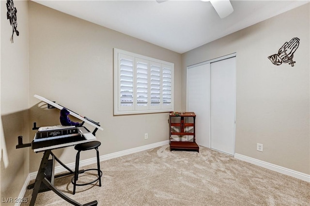 living area featuring carpet, baseboards, and ceiling fan