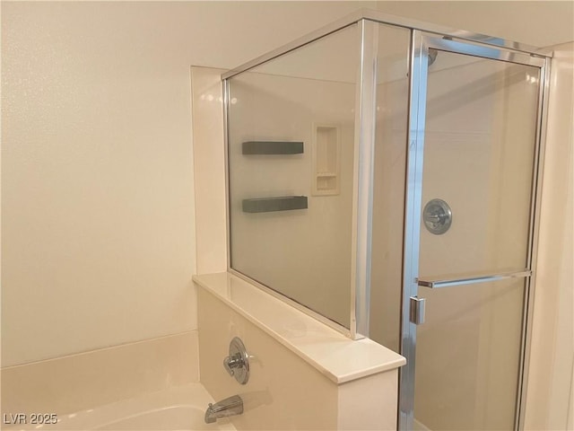 6255 W Arby Ave Unit 239, Las Vegas, NV 89118 - full bath featuring an enclosed shower and a bath