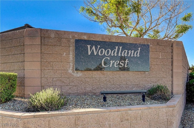 view of community / neighborhood sign
