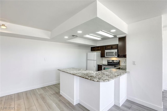 3930 University Center Dr Unit 312, Las Vegas, NV 89119 - kitchen with appliances with stainless steel finishes, wood tiled floors, baseboards, a sink, and recessed lighting