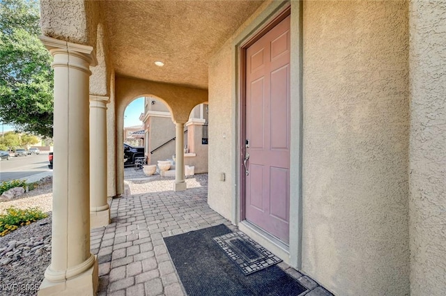 view of exterior entry featuring stucco siding
