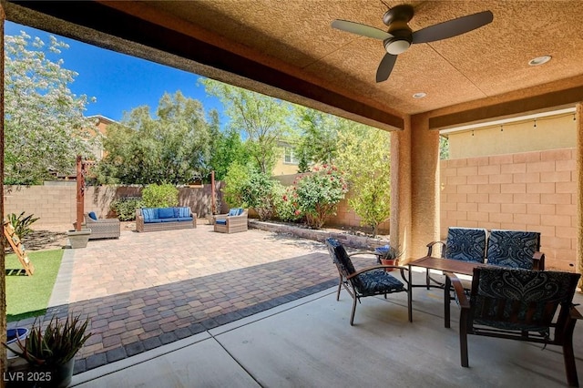 view of patio with an outdoor hangout area, a fenced backyard, and ceiling fan