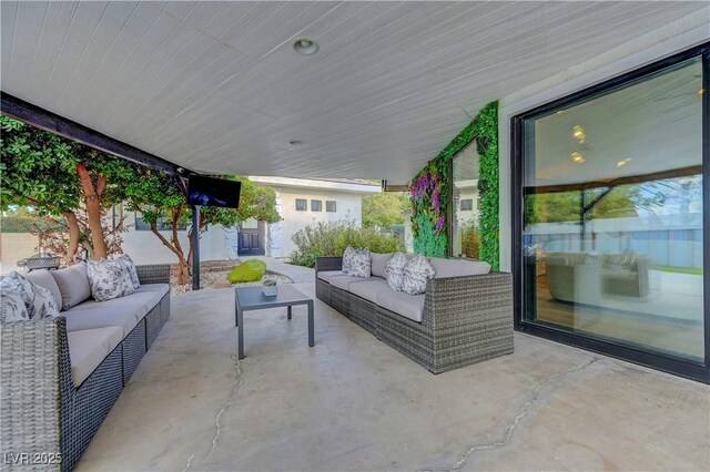 7140 Palmyra Ave, Las Vegas, NV 89117 - view of patio with an outdoor hangout area