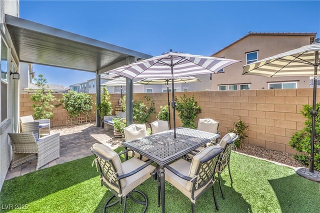 view of yard featuring a patio area