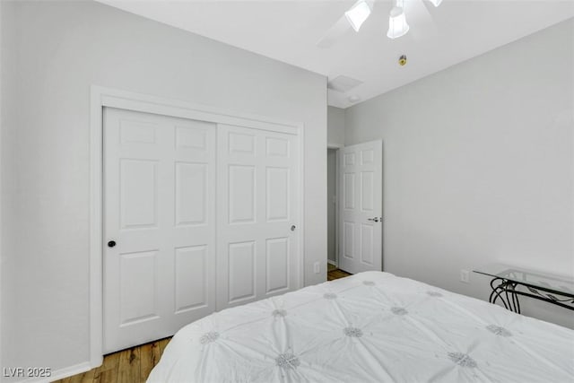 bedroom with wood finished floors, a closet, and ceiling fan