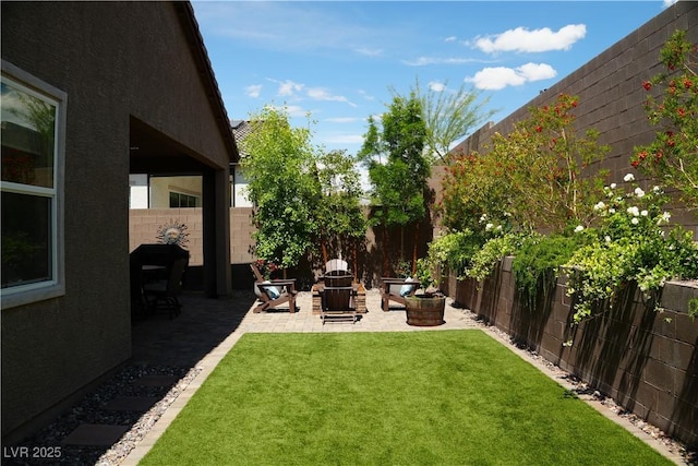 view of yard with a patio