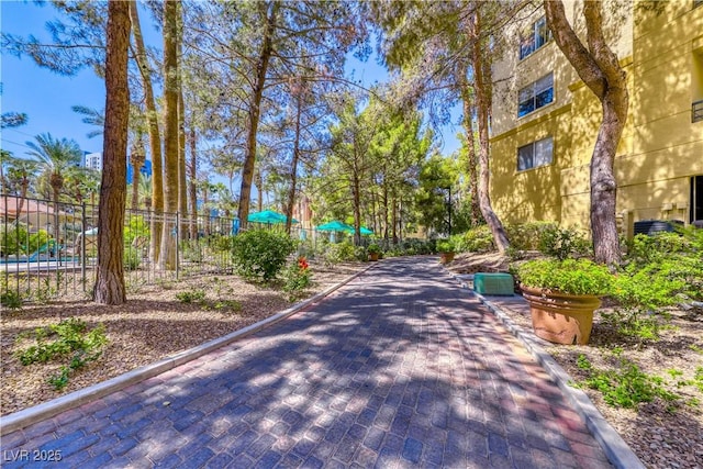 270 E Flamingo Rd Unit 136, Las Vegas, NV 89169 - view of property's community with fence