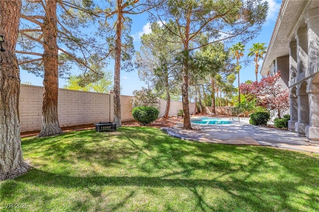 1931 Pago Ct, Las Vegas, NV 89117 - fenced backyard featuring a patio