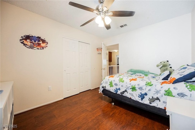 bedroom featuring wood finished floors, a closet, and a ceiling fan