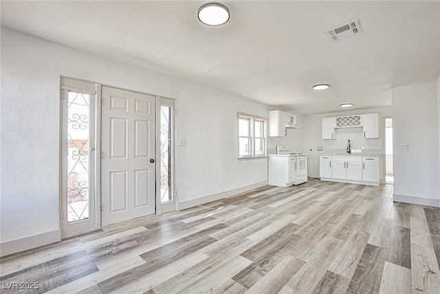 603 W Adams Ave, Las Vegas, NV 89106 - foyer featuring light wood-style flooring and baseboards