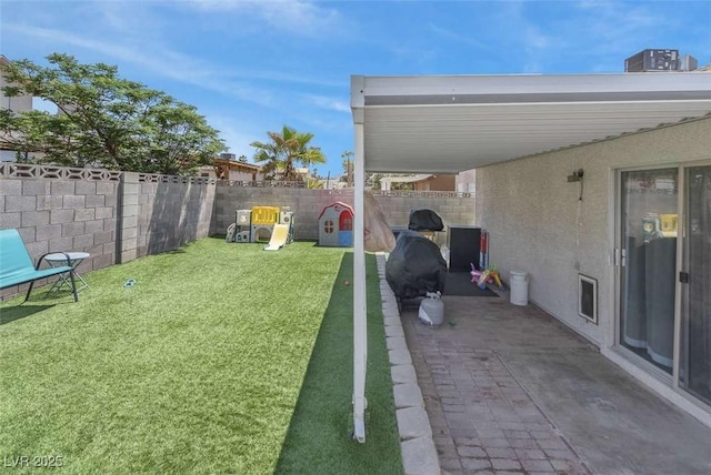 1622 Lorna Dr, Henderson, NV 89011 - view of yard with a patio