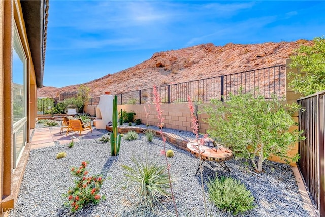 125 Mirage View Dr, Henderson, NV 89011 - fenced backyard featuring a mountain view and a patio area