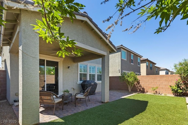 view of yard featuring a patio area