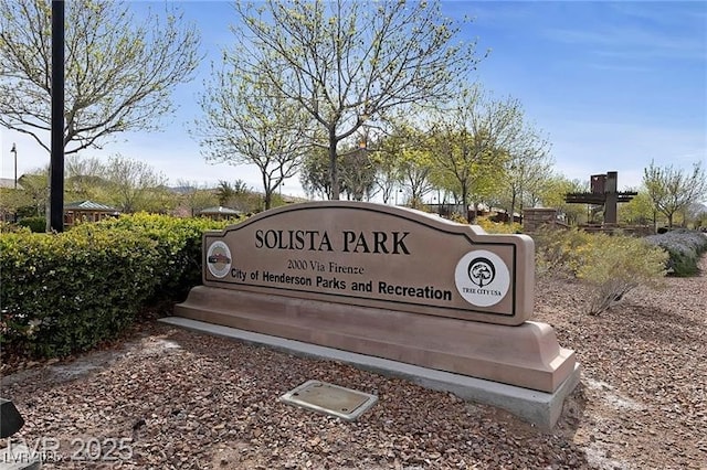view of community / neighborhood sign