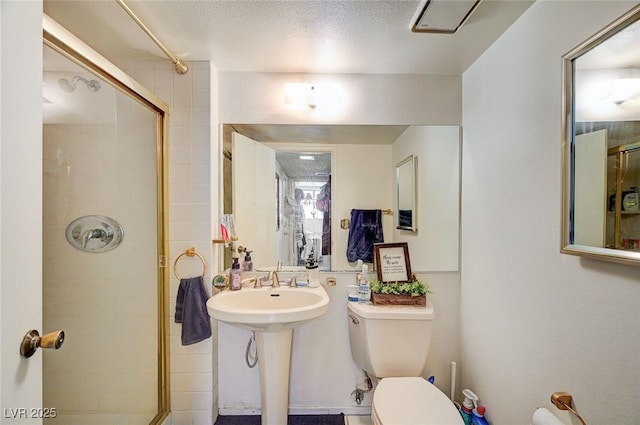 3138 White Rose Way, Henderson, NV 89014 - full bath with a shower stall and a textured ceiling