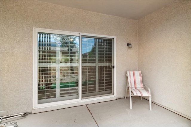 view of exterior entry with stucco siding
