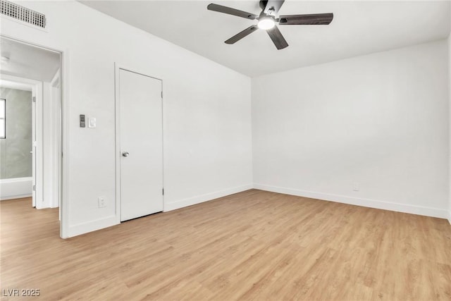 empty room featuring light wood-style floors, baseboards, and ceiling fan