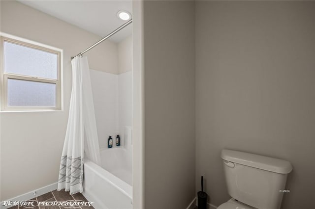 942 Shadow Hawk Rdg, Mesquite, NV 89027 - full bath with toilet, baseboards, and shower / bath combo with shower curtain