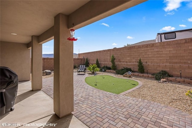 942 Shadow Hawk Rdg, Mesquite, NV 89027 - view of patio / terrace featuring a putting area, a fenced backyard, and grilling area