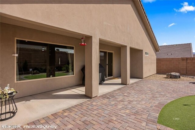 942 Shadow Hawk Rdg, Mesquite, NV 89027 - back of property featuring stucco siding, a patio area, and fence
