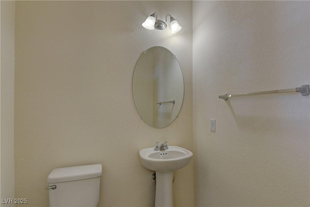 952 Crescent Falls St, Henderson, NV 89011 - bathroom featuring toilet