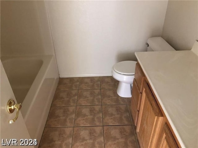 1083 Sterling Peak St, Las Vegas, NV 89110 - bathroom featuring toilet, tile patterned floors, vanity, baseboards, and a tub