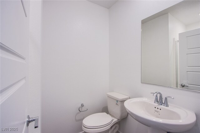 145 Aqua Commons Ln, Henderson, NV 89015 - bathroom featuring a sink, toilet, and baseboards
