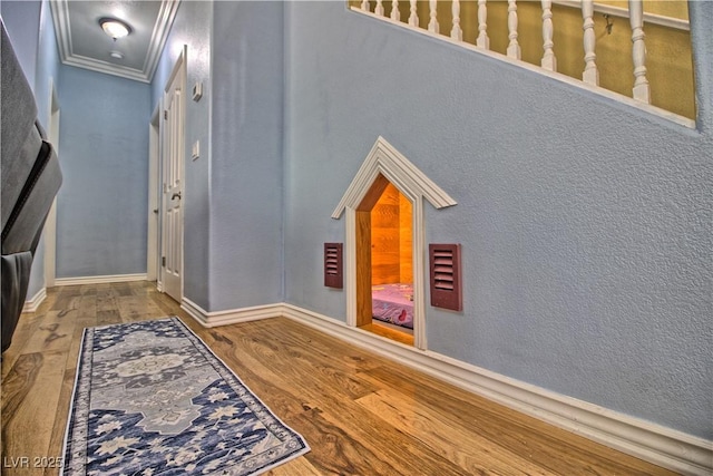 foyer featuring wood finished floors and baseboards