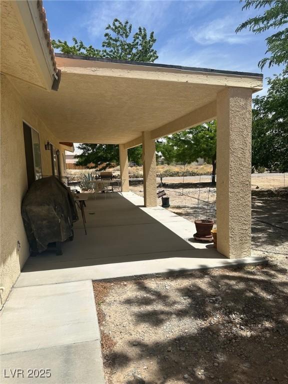 1461 E Elderberry St, Pahrump, NV 89048 - view of home's community with a patio area