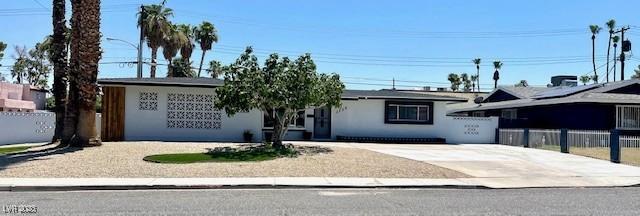 2135 Sombrero Dr, Las Vegas, NV 89169 - photo 1