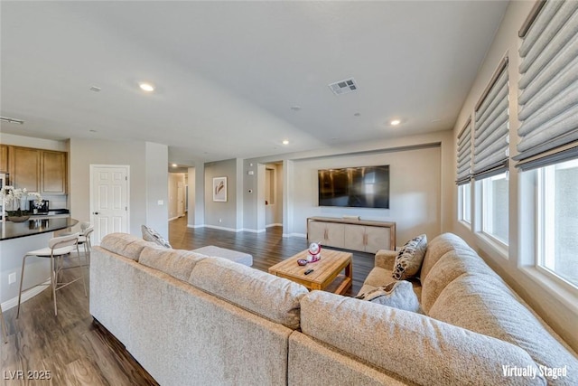 living area featuring recessed lighting, dark wood finished floors, and baseboards