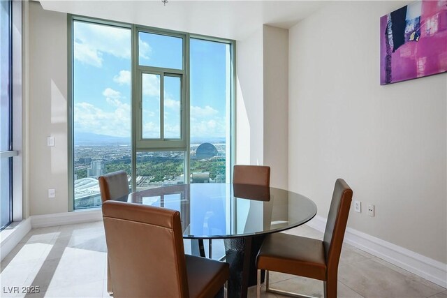 2700 S Las Vegas Blvd Unit 4305, Las Vegas, NV 89109 - dining area featuring baseboards