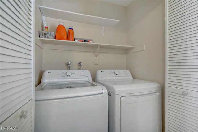 9552 Wooden Pier Way, Las Vegas, NV 89117 - laundry room featuring washer and clothes dryer