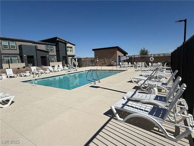1906 Arietta Vista St, Henderson, NV 89044 - community pool with fence and a patio area