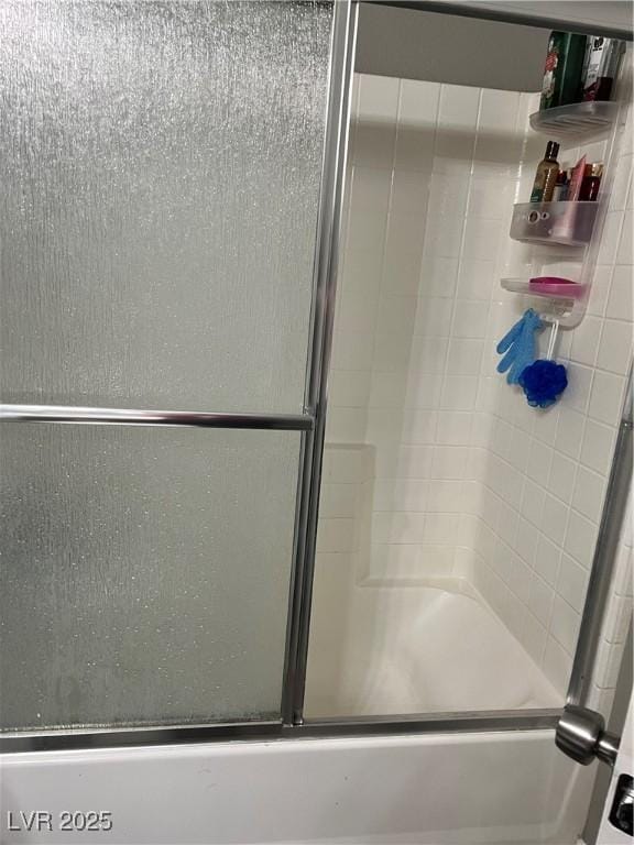 bathroom with enclosed tub / shower combo