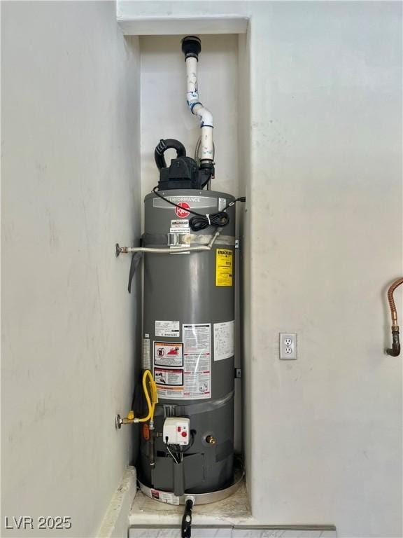 6545 Netherseal Ave, Las Vegas, NV 89139 - utility room featuring water heater
