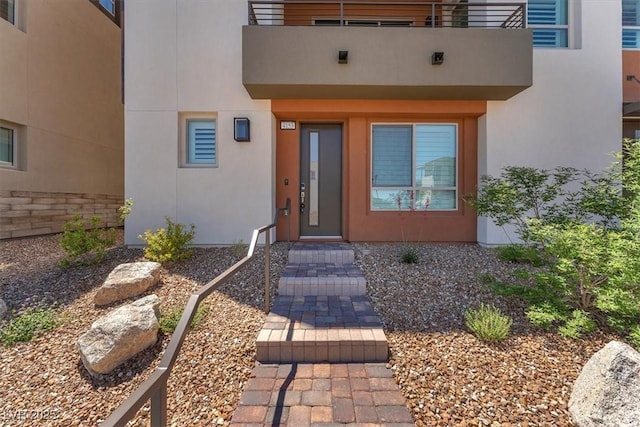 view of exterior entry with stucco siding
