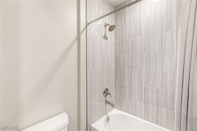 full bath with toilet and shower / bath combination with curtain